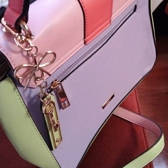 Iam selling my Aldo bag - Picture 2 of 7